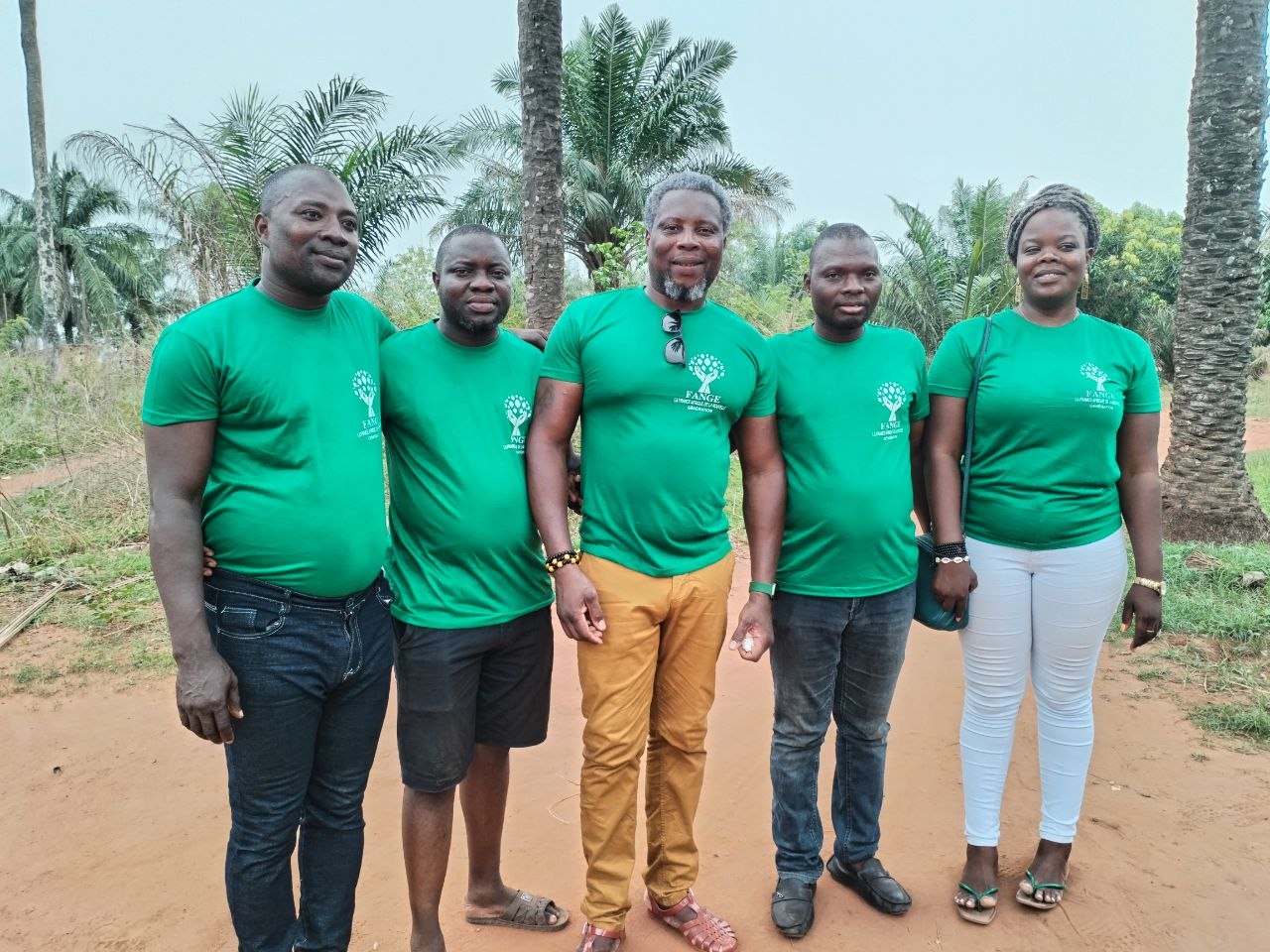 L'équipe FANGE au complet lors d'une mission au Bénin