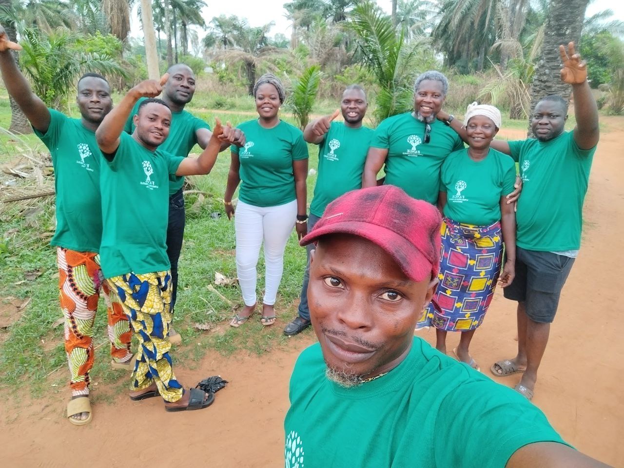 Selfie de groupe de l'équipe FANGE au Bénin
